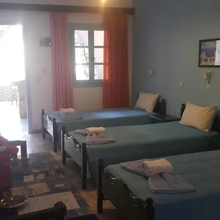 Darzenta Athina 3* Perissa (Santorini)